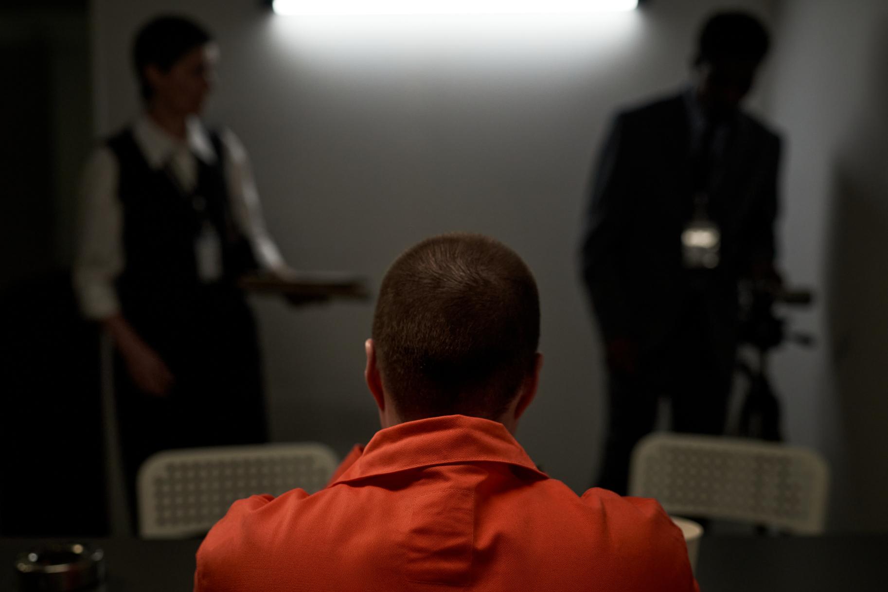 Diferencia entre homicidio y asesinato en el Código Penal español: penas y defensa